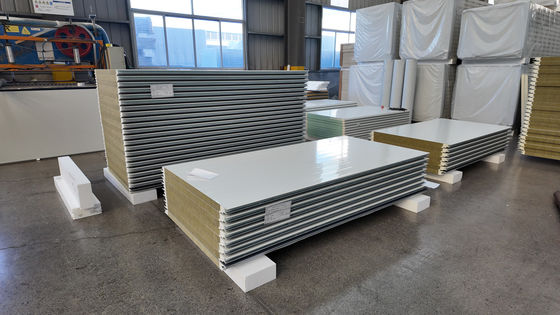 پانل ساندویچی PU با استحکام بالا با عایق بندی هوا/آب و عایق حرارتی برتر