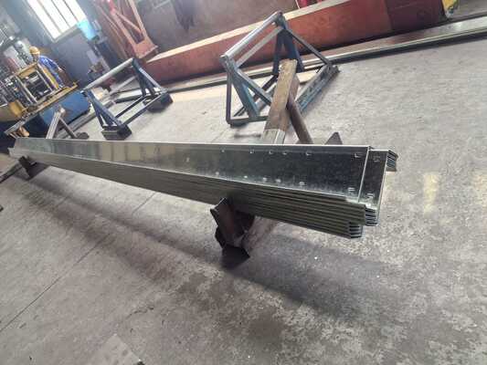 Hot Dipped Galvanized Metal Building Purlin with Customized Length and 195/235/355 Steel Type for Structural Support